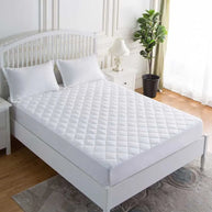 Waterproof quilted mattress protector -